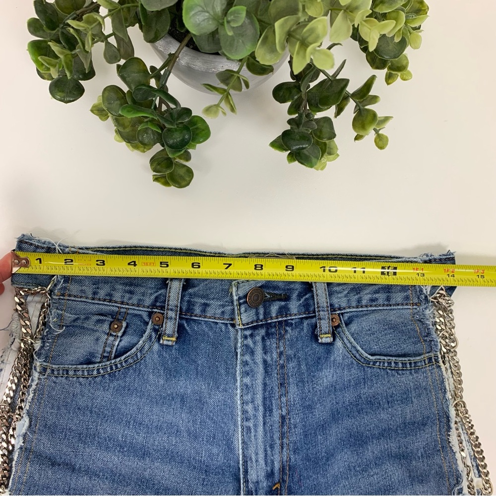 LF Furst of a Kind Vintage Upcycled Levi’s Criss Cross Side Chain Shorts 24-26 - Picture 11 of 14